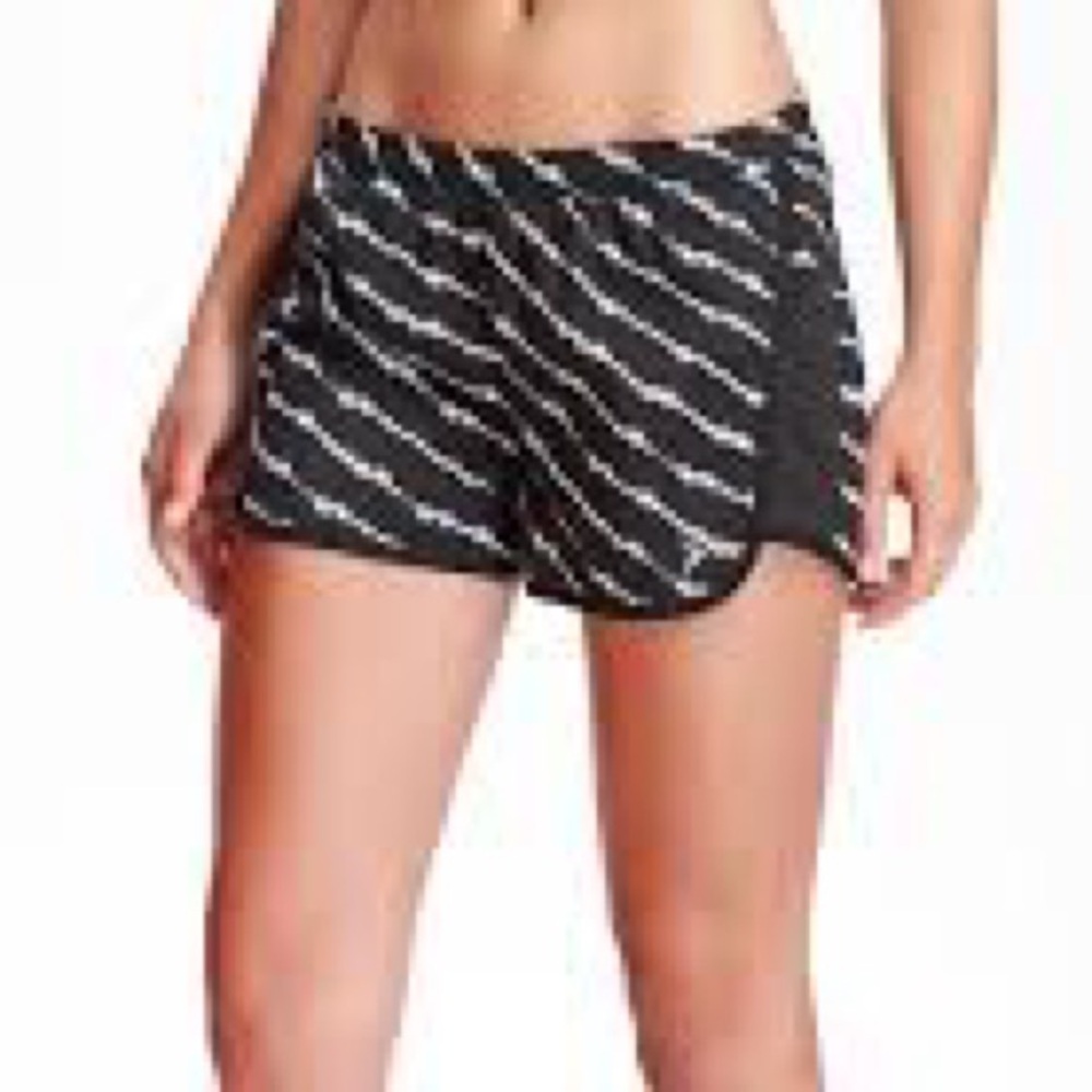 Old Navy Women's Athletic Shorts - Black and White Pattern